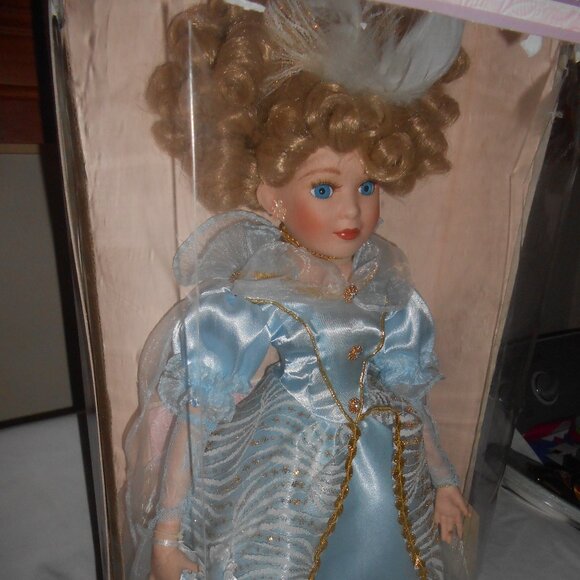 NIB VTG COLLECTIBLE MEMORIES FINE PORCELAIN DOLL "NATALIE" w/ COA STAND ACCESSOR - Picture 1 of 14